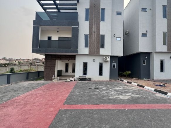 4 Bedroom Detached Duplex